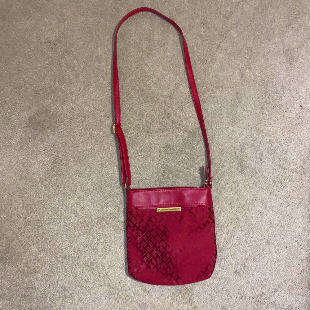 ⭐️TOMMY HILFIGER RED CROSSBODY BAG